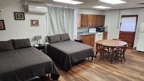 1 bedroom, WiFi, bed sheets - The Lodge 1st Floor 1-bedroom/Kitchen apartment with AC and WiFi in Kimball (Kimball)