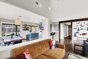 Smart TV, fireplace, table tennis, offices