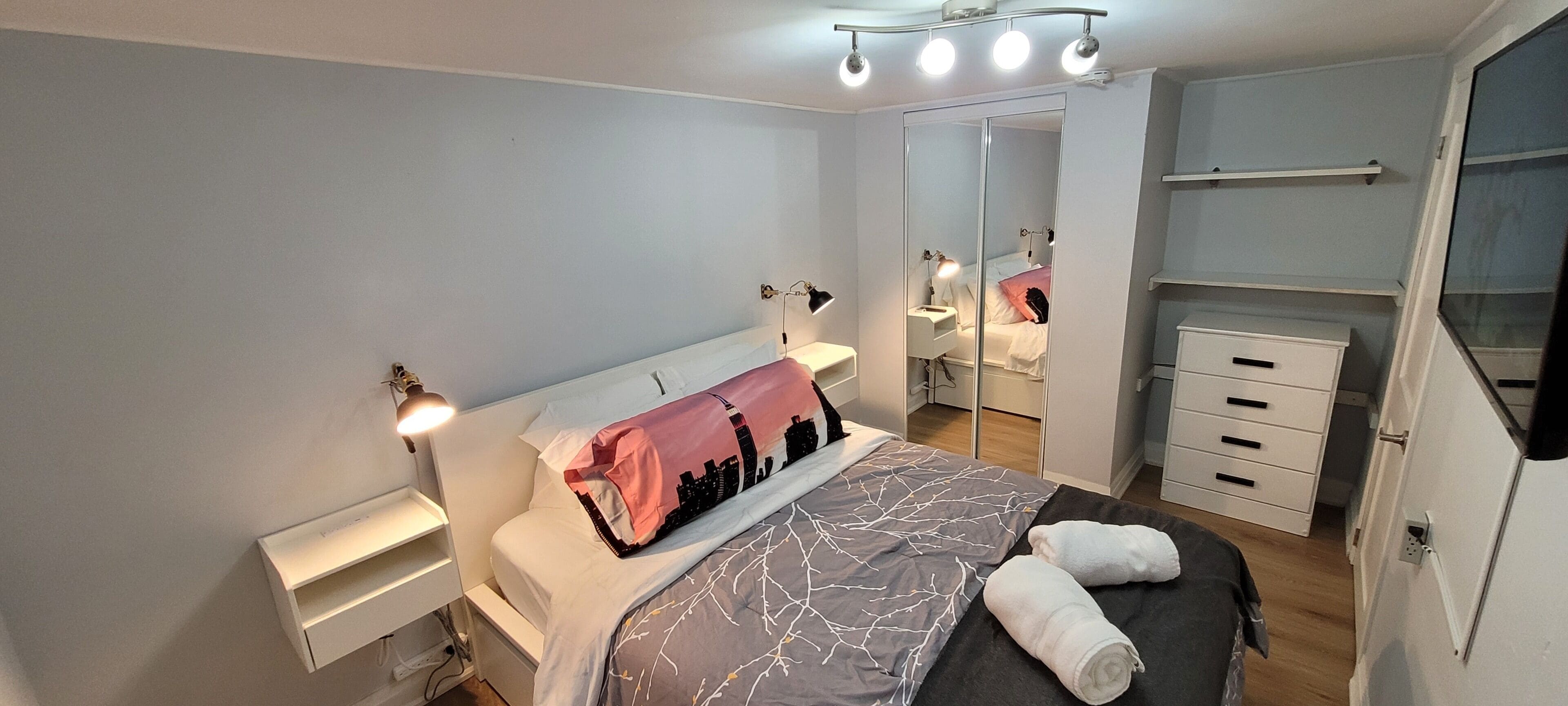 1 chambre, fer et planche à repasser, Wi-Fi, literie fournie