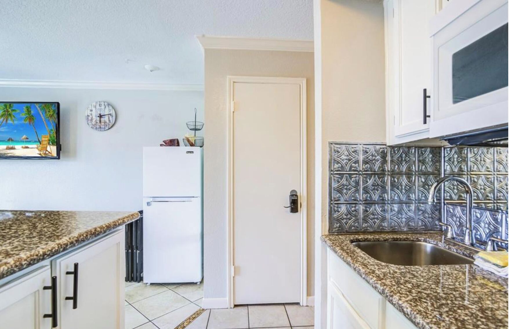 Microondas, lavavajillas, cafetera y tetera y licuadora 