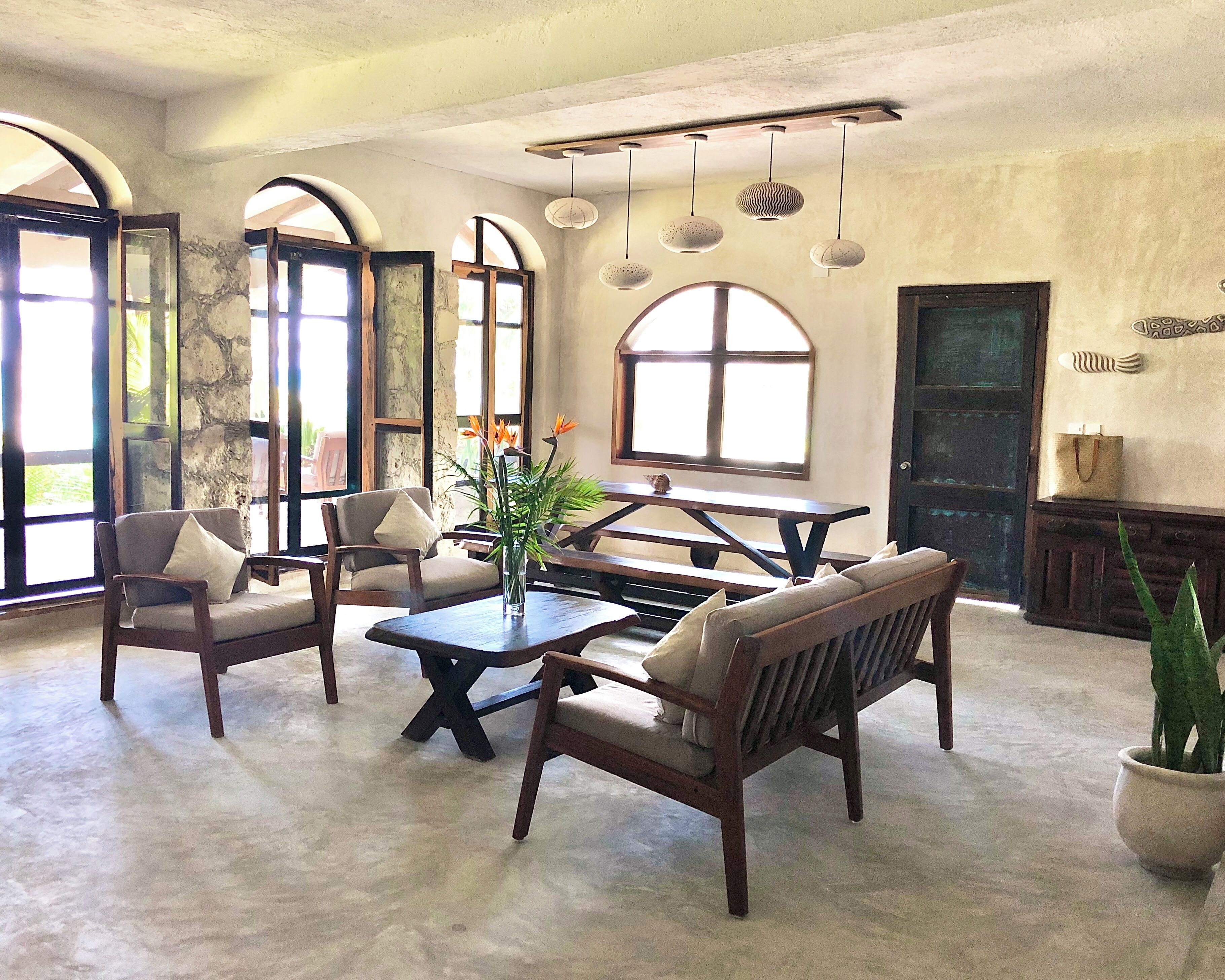 Familie suite, balkon, uitzicht op strand | Woonruimte