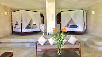 Familie suite, balkon, uitzicht op strand | Gratis wifi, beddengoed