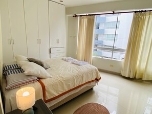 3 bedrooms, WiFi, bed sheets - Exclusive 3BR Ocean Breeze Haven (Miraflores)