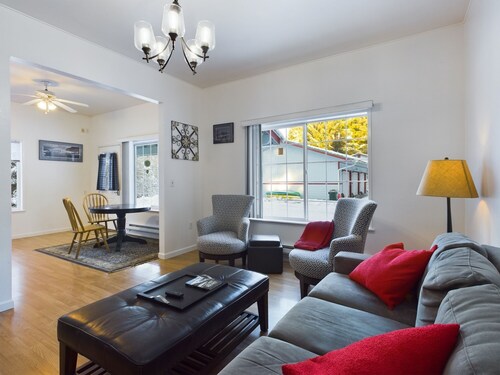 Quirky Cottage with Direct Trail Access