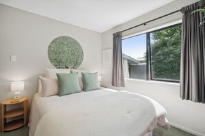2 habitaciones, tabla de planchar con plancha, wifi y ropa de cama