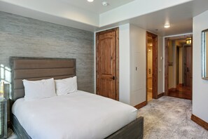 5 soverom, strykejern/-brett, wi-fi og sengetøy