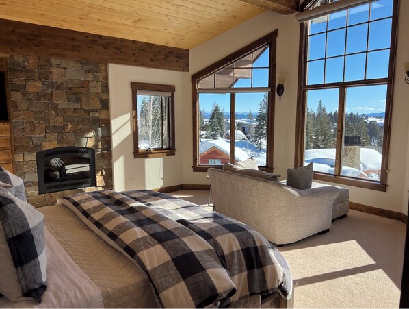 5 bedrooms, iron/ironing board, free WiFi, bed sheets