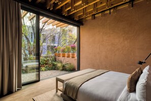 Superior-Suite, Balkon, Stadtblick | Zimmersafe, Verdunkelungsvorhänge, kostenloses WLAN