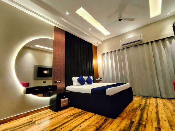 Luxury Suite, Balcony, Corner | 1 bedroom, premium bedding, memory foam beds, desk - The Spotlight (Greater Noida)
