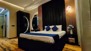 1 bedroom, premium bedding, memory-foam beds, desk