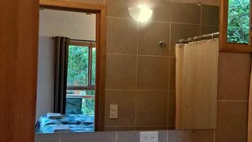 تجهيزات دش، مناشف، صابون، شامبو