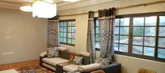Charming 3-bedroom house with WiFi, AC in fabulous Takoradi