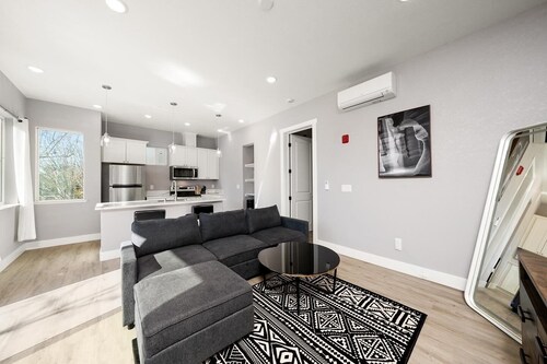 Cozy 1-bedroom apartment in enjoyable Sacramento with WiFi, AC