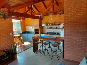 Basic-Chalet | Eigene Küche | Großer Kühlschrank, Mikrowelle, Ofen, Herdplatte
