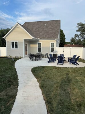 Unclassified image, 3 of 32, button