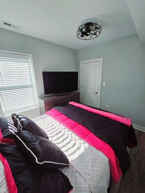 2 bedrooms, free WiFi, bed sheets - Cozy & Near Downtown, Hyde Park & the Metra (Chicago)