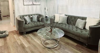 Cozy & Near Downtown, Hyde Park & the Metra