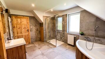 Villa | Bathroom | Bathtub