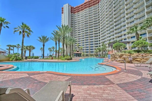 室内游泳池,室外游泳池