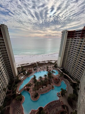 室内游泳池,室外游泳池