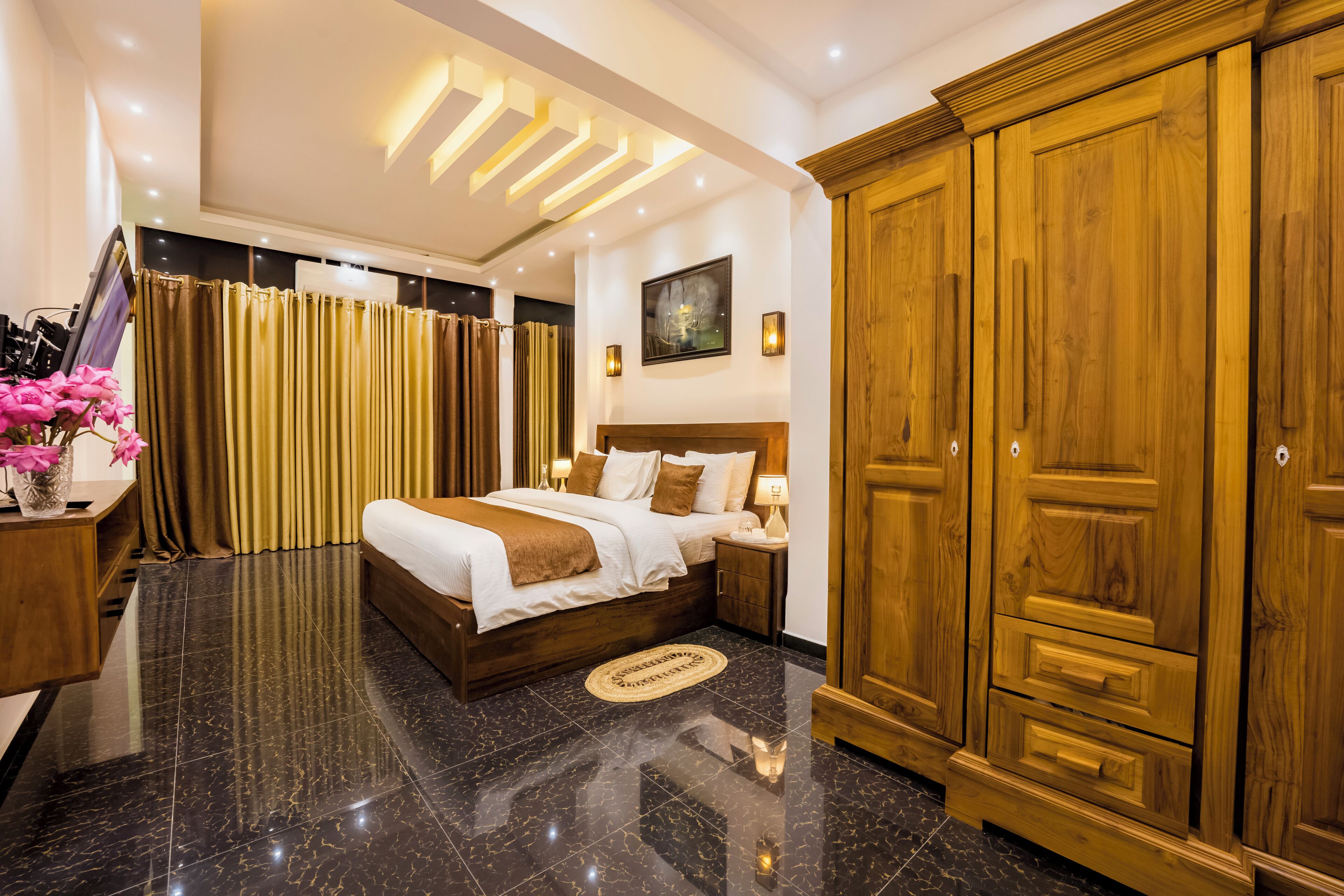 Suite Deluxe, 1 très grand lit, balcon | Bureau, fer et planche à repasser, Wi-Fi gratuit