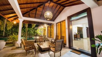 Villa Deluxe, alberca privada, vista al océano | Servicios de la habitación