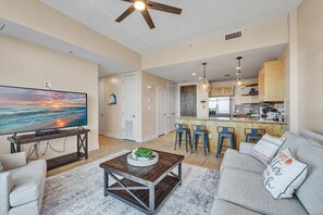 Smart TV, table football, ping pong - Great views and tons of amenities! (Galveston)