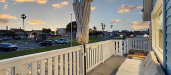 步行至沙灘！海景陽台及停車場日落衝浪飯店