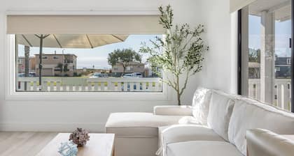 Walk to the Sand! Ocean Views, Balcony & Parking Sunset Surf