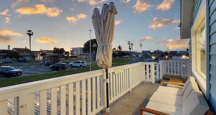 Walk to the Sand! Ocean Views, Balcony & Parking Sunset Surf