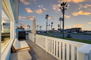 House (1 Bedroom) | Interior - Walk to the Sand! Ocean Views, Balcony & Parking Sunset Surf (Huntington Beach)