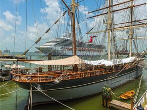 Marina - Ocean & Pool Views on seawall - Shoreline Stays 10 (Galveston)