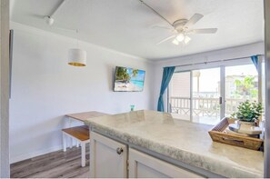 Interior - Ocean & Pool Views on seawall - Shoreline Stays 10 (Galveston)