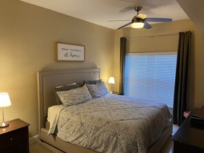 4 habitaciones, tabla de planchar con plancha y cuna de viaje 