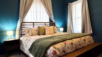 2 slaapkamers, een bureau, een strijkplank/strijkijzer, gratis wifi