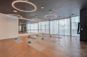 Fitness facility - Stunning brand new 3-bedroom condo in Downtown Miami with spectacular Bay Views! (Miami)