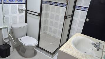 Dusche, Handtücher, Seife, Toilettenpapier