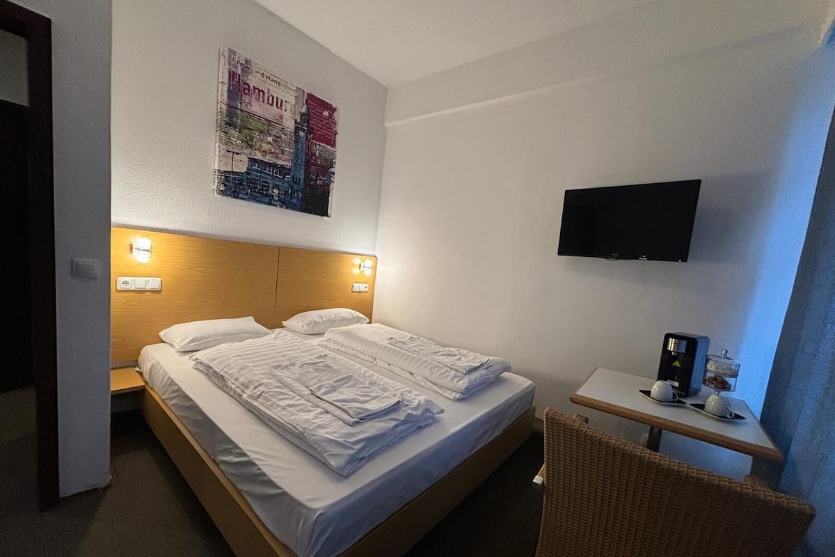 Double Room, City View | Desk, laptop workspace, blackout drapes, free WiFi