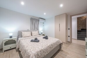 2 slaapkamers, een strijkplank/strijkijzer, reisbedje, wifi