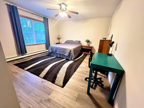 1 soverom, skrivebord, strykejern/-brett og wi-fi