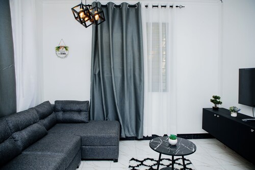Cozy Luxe Home 1-bedroom house with WiFi, AC in delightful Dar es Salaam