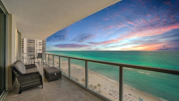 Apartamento, 2 camas de matrimonio, balcón, vistas al mar (Balcony on the Ocean) | Jardines del alojamiento