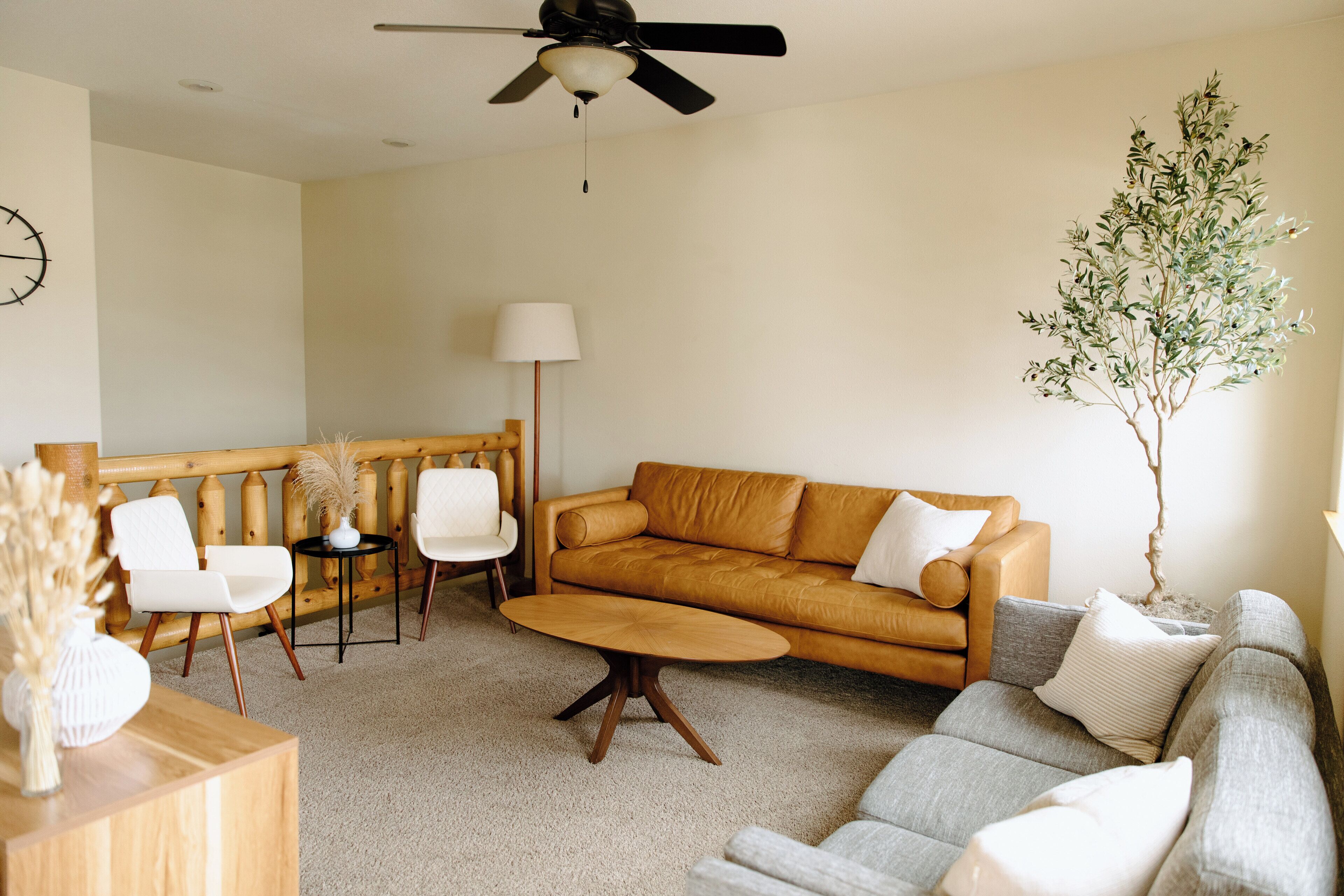 Televisor intel·ligent i taula de tennis de taula 