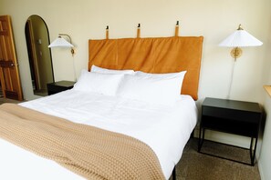 5 bedrooms, iron/ironing board, free WiFi, bed sheets