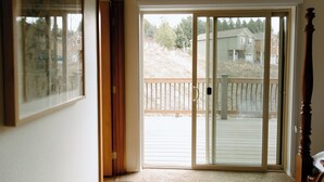 A room with a sliding glass door leading to a wooden deck. - Spacious 5-bedroom townhome in Moscow (Moscow)