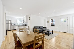 Interior - Spacious 5 BED w/KING nr Downtown/Hospital/Beach (Alameda)