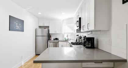 Spacious 5 BED w/KING nr Downtown/Hospital/Beach