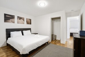 4 bedrooms, desk, iron/ironing board, free WiFi - Spacious 5 BED w/KING nr Downtown/Hospital/Beach (Alameda)