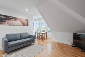 Smart TV - <4 BED > Quiet 3BR Nr Downtown/Food/Ferry (Alameda)