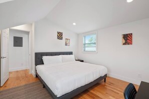 3 bedrooms, iron/ironing board, WiFi, bed sheets - <4 BED > Quiet 3BR Nr Downtown/Food/Ferry (Alameda)